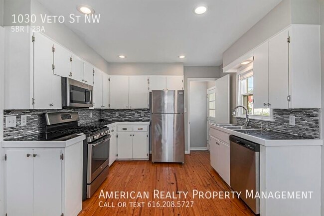 Foto del edificio - 1030 Veto St NW