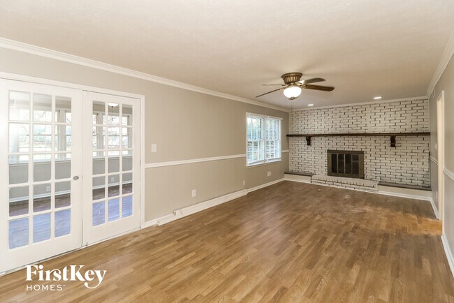 Building Photo - 2145 Pine Point Dr