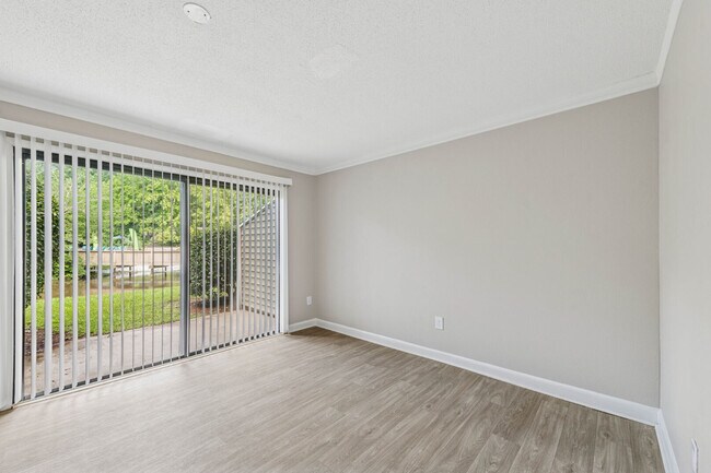 Foto del edificio - Pinewood Station Apartments and Townhomes