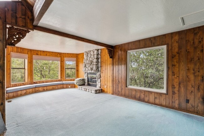 Building Photo - 1301 Calgary Dr