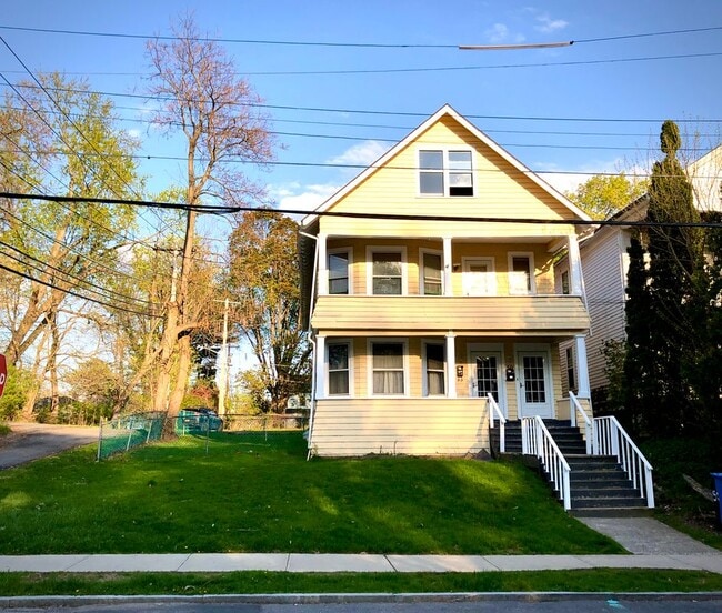 Building Photo - 50 Pinewood Ave