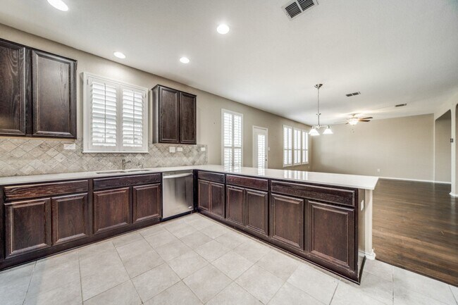 Foto del edificio - 3 Bedroom 2 1/2 bath Park Vista Subdivision