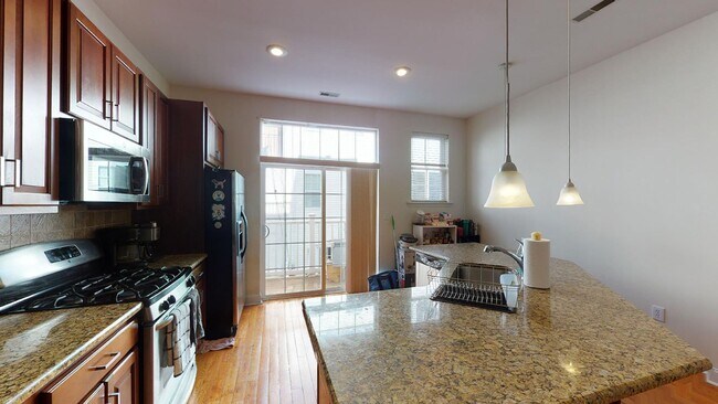 Foto del edificio - Three Bed Graduate Hospital Apartment