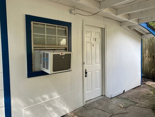 Building Photo - 610 Edgewood Ave S