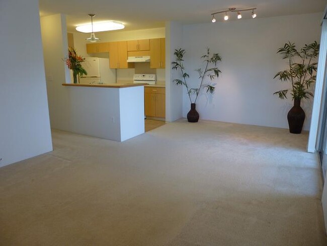 Foto del edificio - Beautiful Ground Floor TH--3/2/2 with 2 la...