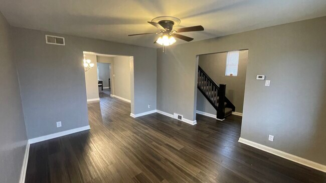 Building Photo - 2311 Grandview Ave