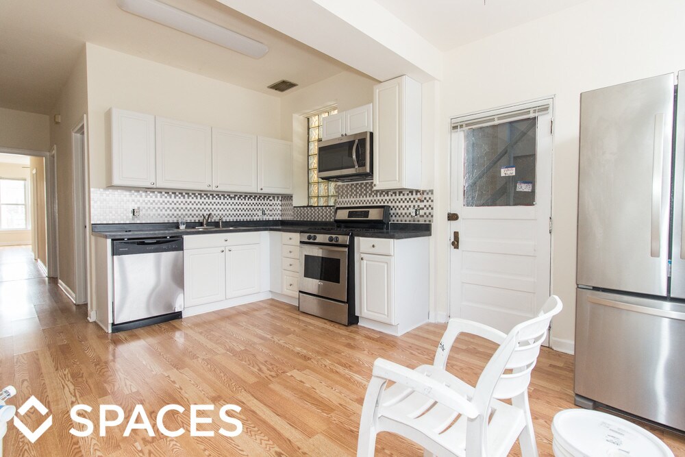 Foto principal - 3040 N Ashland Ave