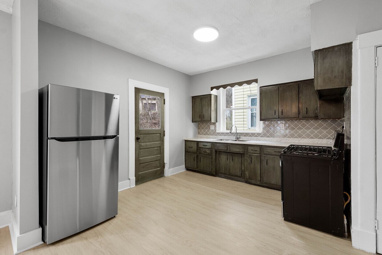 1109 Wade St, Aliquippa, PA 15001 House Rental in Aliquippa, PA