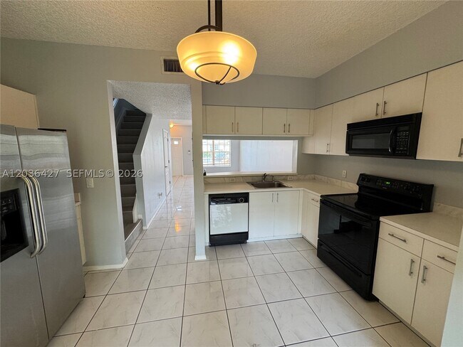 Foto del edificio - 77 Simonton Cir