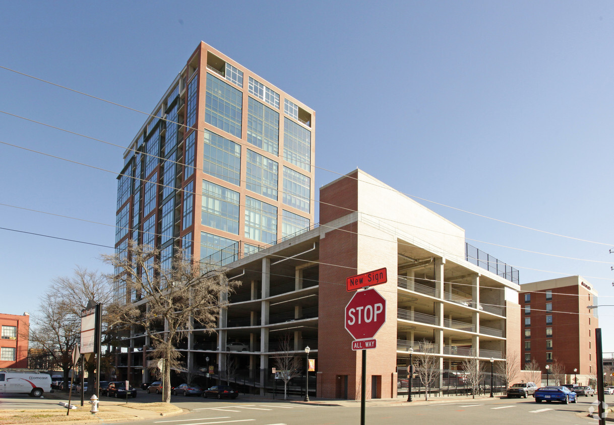 Primary Photo - River Market Tower