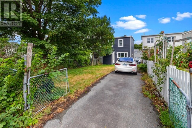 Building Photo - 14 Cavell Ave