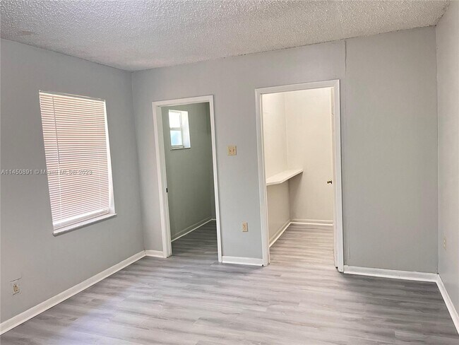 Building Photo - 23099 SW 118th Ave