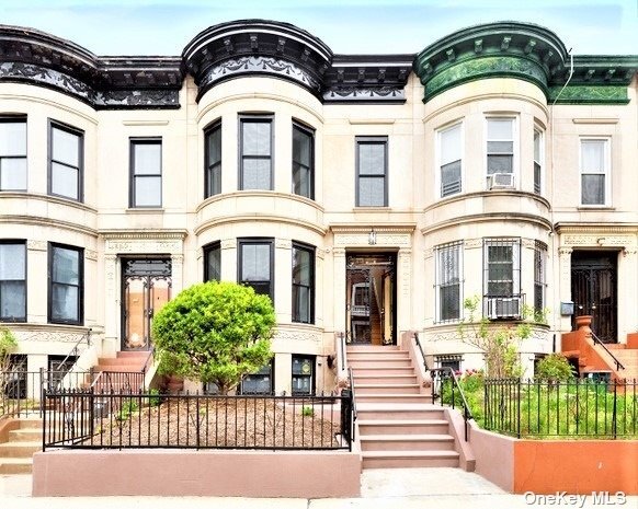 Primary Photo - 356 New York Ave