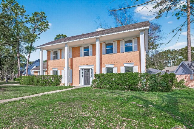 Foto del edificio - 6210 Rippling Hollow Dr