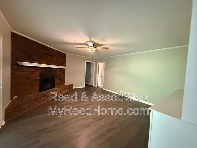 Building Photo - 2292 Eastover Dr