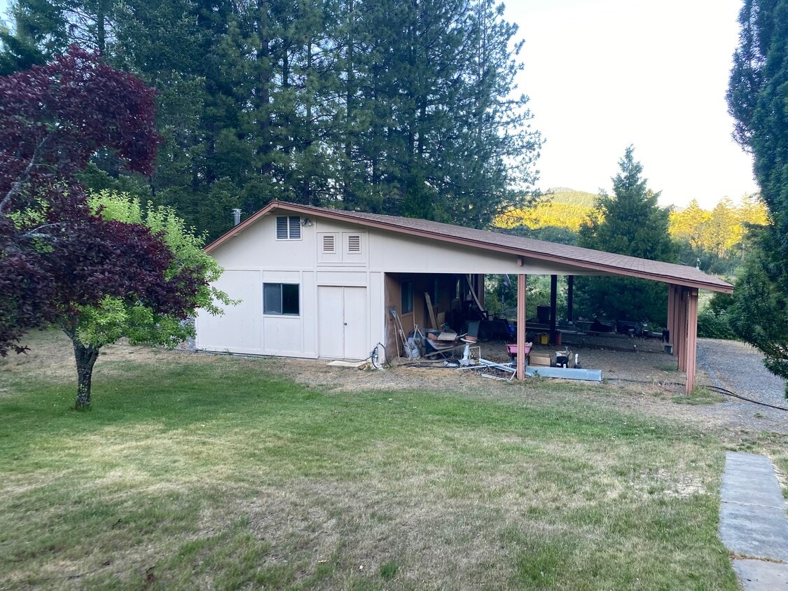 2900 Deer Creek Rd, Selma, OR 97538 House for Rent in Selma, OR