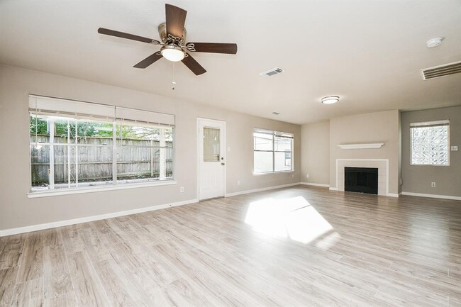 Building Photo - 11659 Evesborough Dr