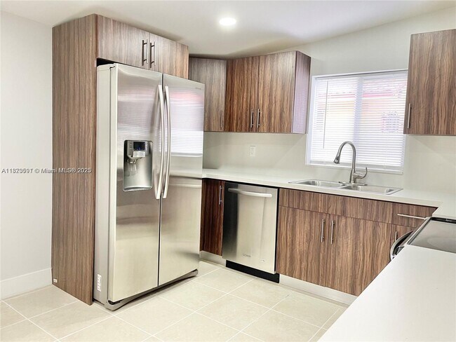 Building Photo - 430 NW 51st Ave