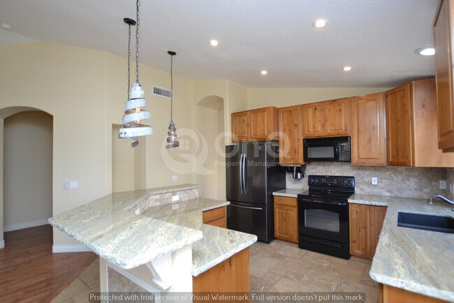 Building Photo - Arrowhead Ranch! Lake/Golf Course Community!