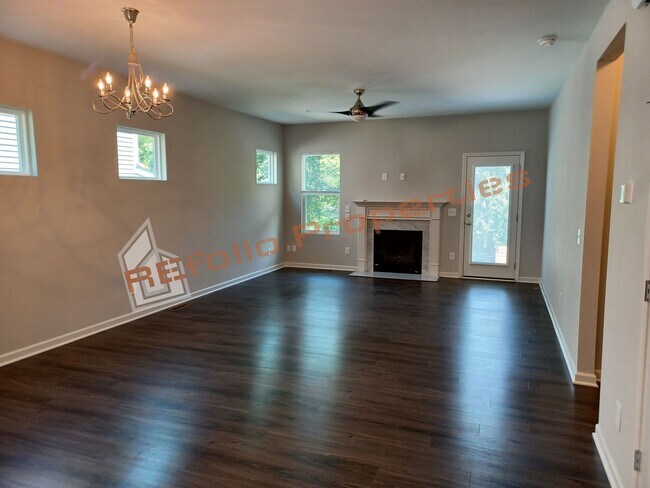 Building Photo - Beautiful Energy Efficient 3-BR Home w/Sol...