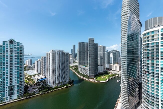 Building Photo - 325 S Biscayne Blvd