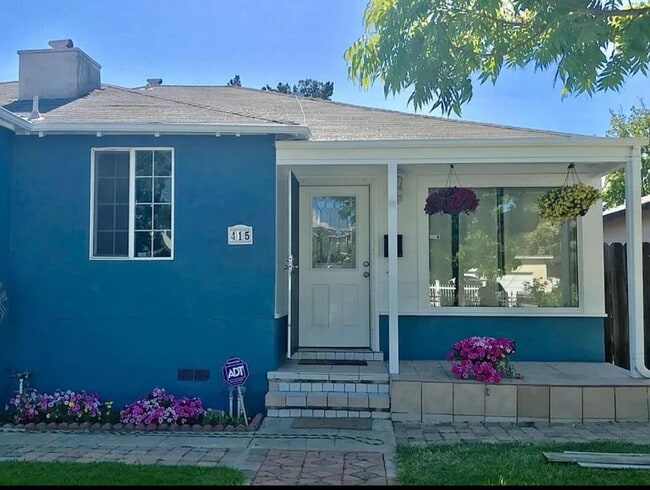 Building Photo - 415 Wisteria Dr