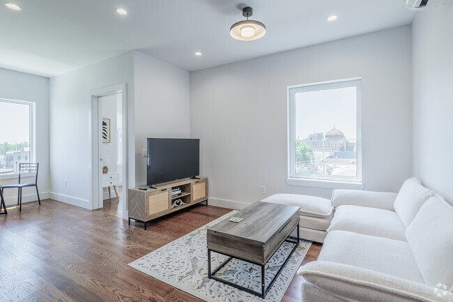 Interior Photo - Century Tuer