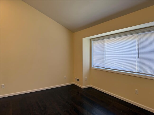 Building Photo - 11 Holle Pl
