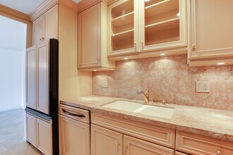 Building Photo - 1034 Fairway Rd