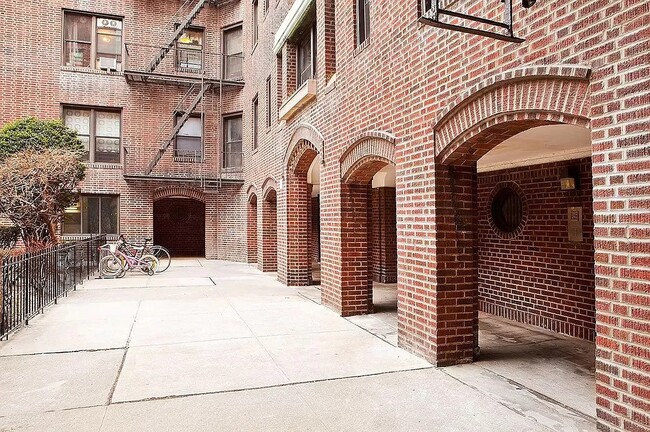 Courtyard - 3353 82nd St