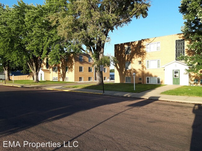 Building Photo - 2 br, 1 bath Apartment - 804 N. Winsor Street