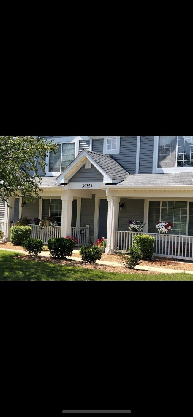 39324 N Melbourne Ct, Beach Park, IL 60083 Townhome Rentals in Beach