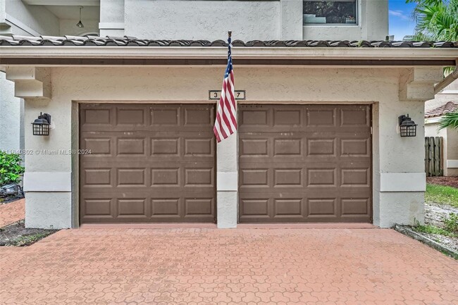 Building Photo - 3877 Bimini Ave