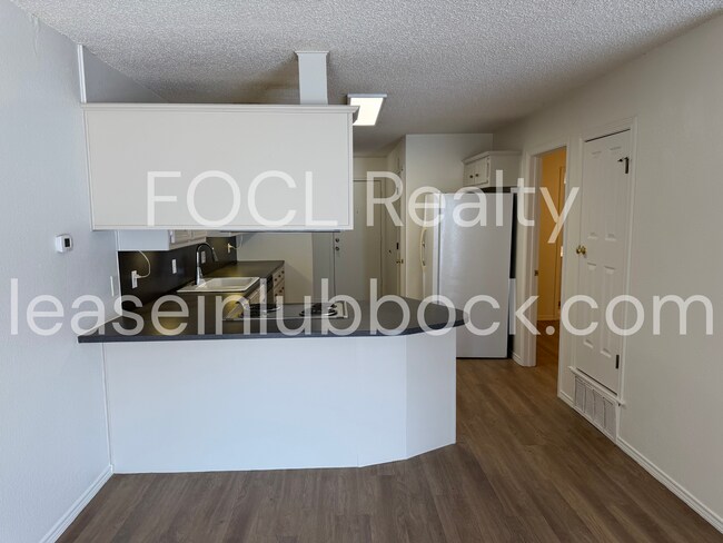 Foto del edificio - 8304 Raleigh Ave