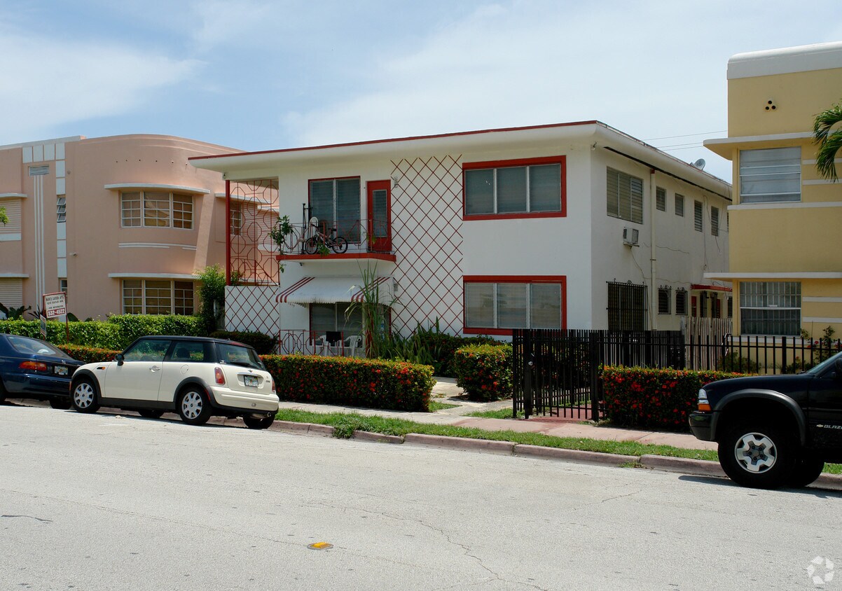 Building Photo - Mark's Garden Apartments