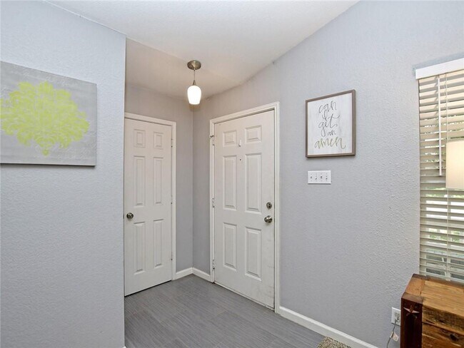 Building Photo - 5912 Hartson
