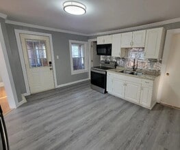 Building Photo - 92 Ledge St