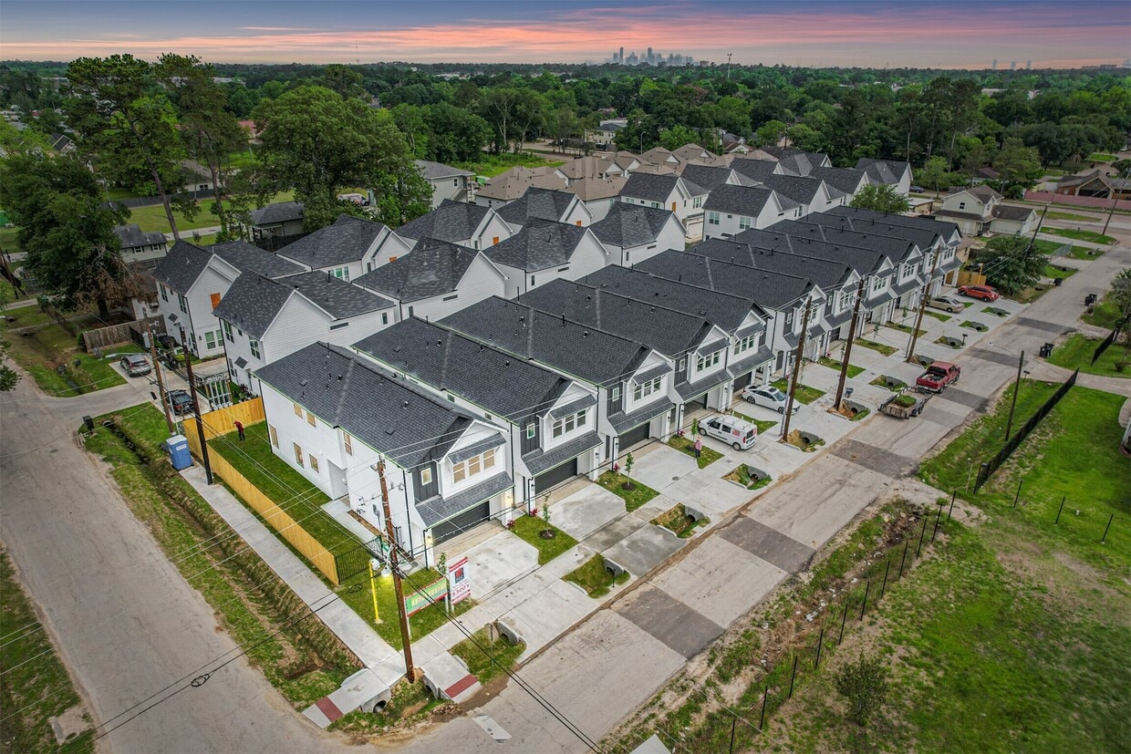 Foto principal - 5630 Balbo St