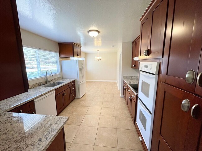 Building Photo - Beautiful 4 Bed 2.5 Bath North Los Altos H...