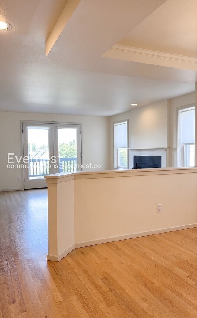 Foto del edificio - 3 Bed, 2 Bath Home with Garage / Vouchers Accepted / Available Soon!