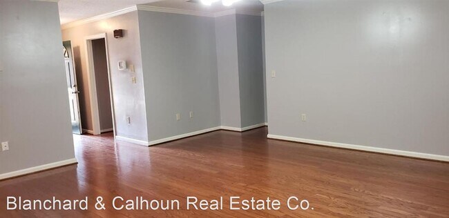 Building Photo - 3 br, 2 bath Apartment - 2963 Hillcreek Drive