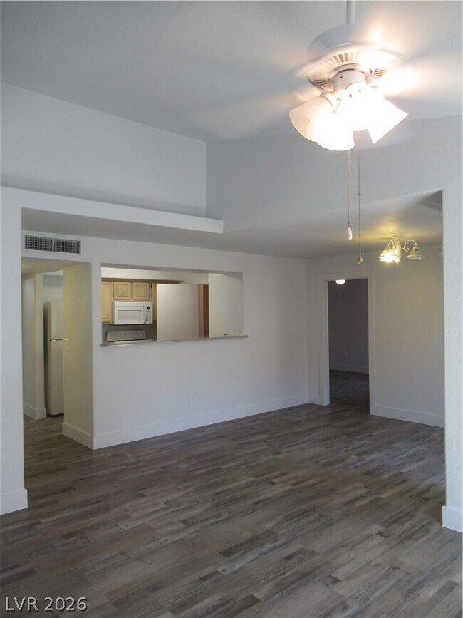 Building Photo - 555 E Silverado Ranch Blvd