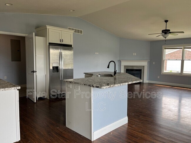 Foto del edificio - 1203 Hawthorn Ct