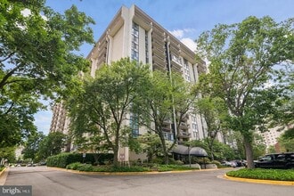 Building Photo - 5300 Holmes Ln