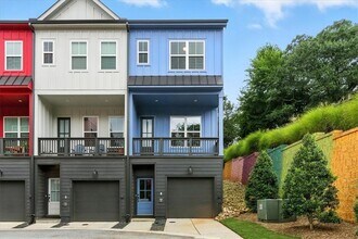 Building Photo - 170 Color Cir