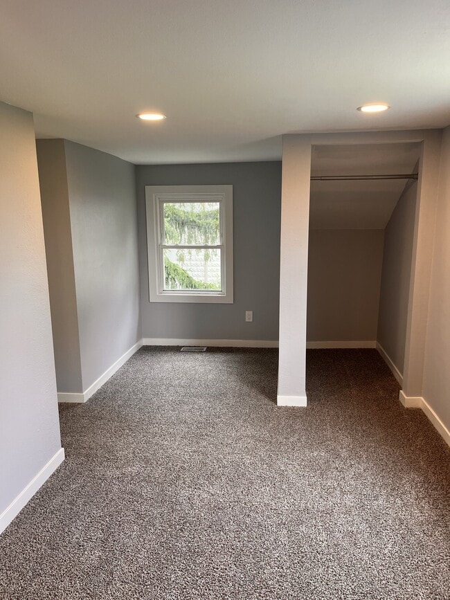 Building Photo - 10936 Toledo Ave