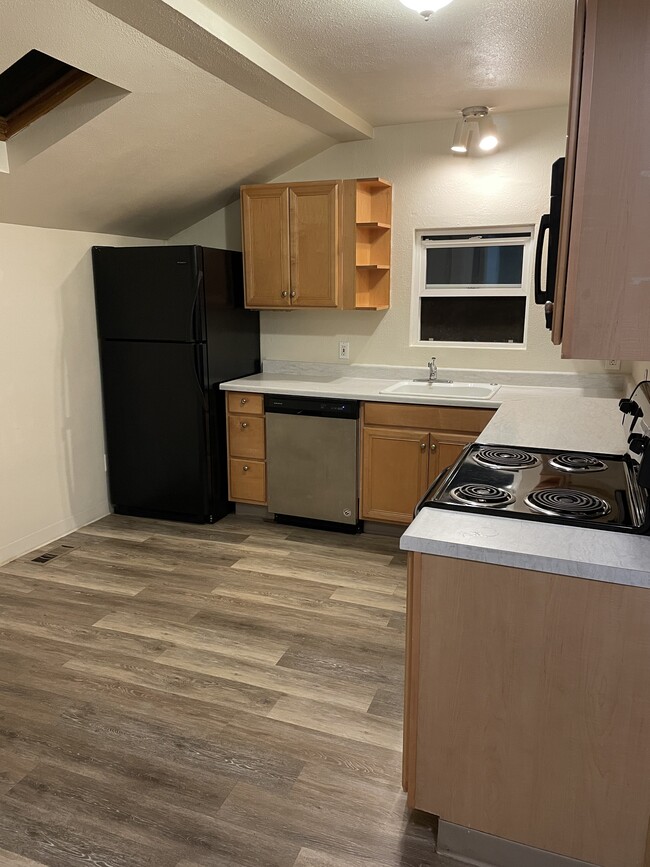 Kitchen - 7029 SE 85th Ave