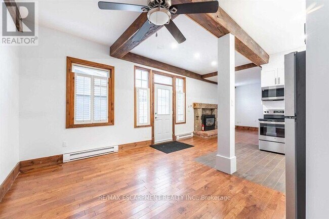 Photo du bâtiment - 336-336 Locke St S