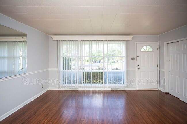 Foto del edificio - 7 Green Ridge Rd
