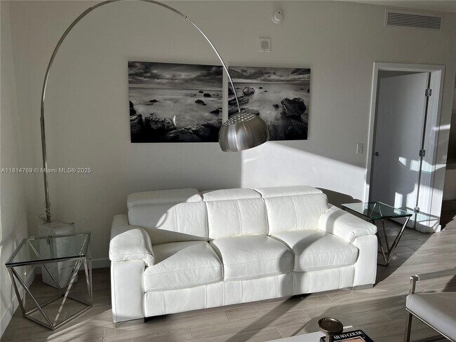 Foto del edificio - 999 SW 1st Ave